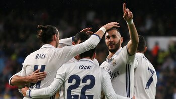 Karim Benzema festeja junto a