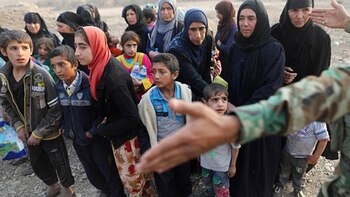 Familias iraquíes rescatadas de manos