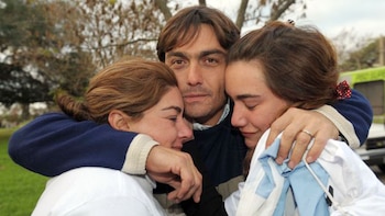 Fernando Carrera con su familia