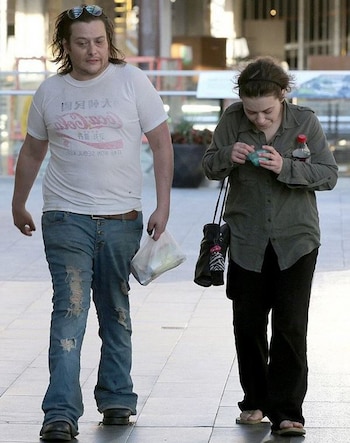 El actor caminando por los