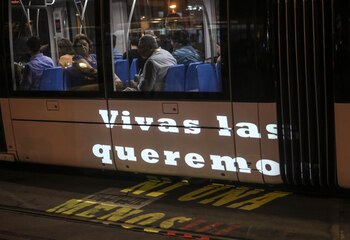 Un mensaje proyectado sobre un