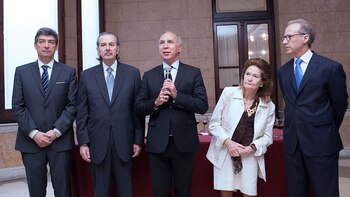 Los cinco miembros de la