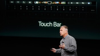 El teclado de funciones en la parte superior fue reemplazada por una segunda pantalla Retina táctil llamada Touch Bar.