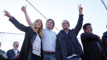 Máximo Kirchner junto a Verónica