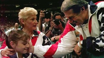Bela Karolyi y su esposa