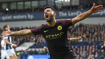 Con dos goles, el Kun cortó la racha de seis encuentos sin victorias para el Manchester City (AFP)