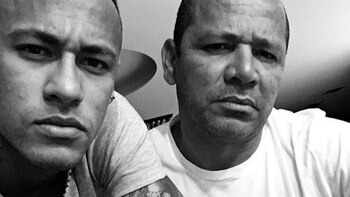 El padre de Neymar salió
