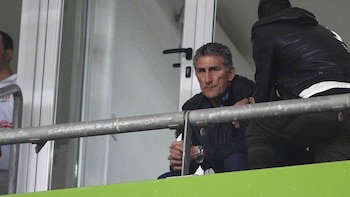 Edgardo Bauza comenzó su gira por Europa observando a Diego Perotti (DyN)