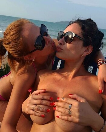 Macarena Pérez y su “amiga”