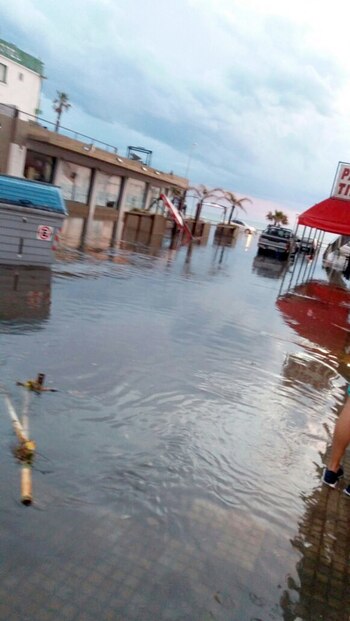 Algunas calles quedaron inundadas (Semanario