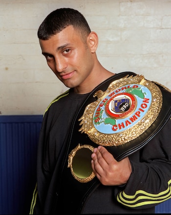 Naseem Hamed posa junto a