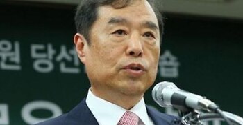 El profesor universitario y flamante primer ministro Kim Gyong-joon (@TheKoreaHerald)