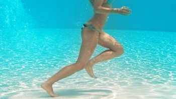 Correr en una pileta es