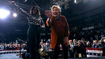 Hillary Clinton junto a Michelle