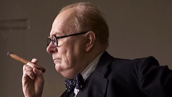 Gary Oldman como Churchill, en