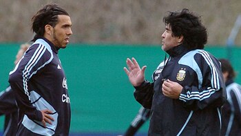 Tevez y Maradona en la