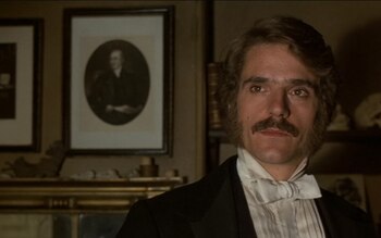 Un joven Jeremy Irons en