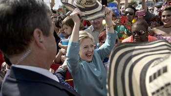 Hillary Clinton, con un sombrero