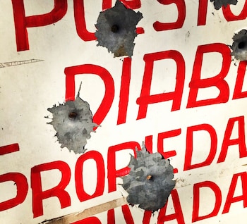 Un cartel con balas, signo