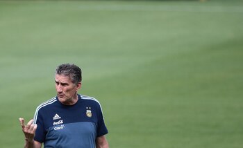 “Patón” Bauza modificará el esquema