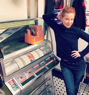 Aquí La Dama de la Rocola. Sale UB40 para levantar la mañana y los wafles. @jrial baila al ritmo del pankake con syrup. Todo livianito obvio #nyc