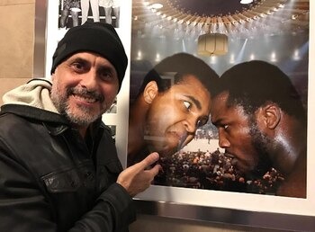Entrando al #madisonsquaregarden para ver a #pearljam y me encontré con el más grande: #muhamedali #recuerdos #placer #newyork