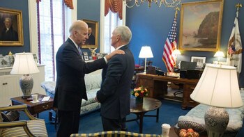 El vicepresidente y su reemplazo tuvieron una reunión para asegurar una transición “exitosa” (@VP)