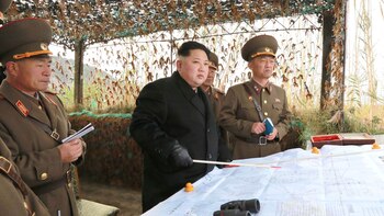 Kim Jon-un supervisa cada prueba