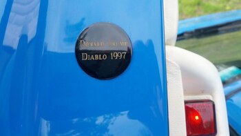Patente y placa personalizada especialmente para el magnate estadounidense