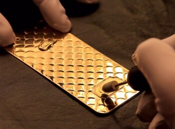 Caviar muestra cómo hace sus novedosos diseños