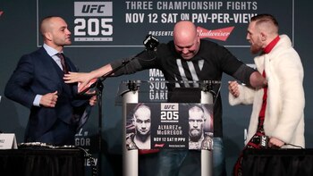 Eddie Álvarez y Conor McGregor pelearán este sábado en el UFC 205 (AP)