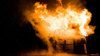 El fuego consumió rápidamente el