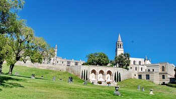 El Forest Lawn es el