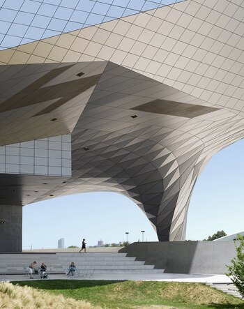 Museo Confluencias, Lyon, Francia. Arquitecto: