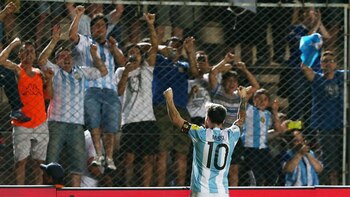 Lionel festejando su gol ante