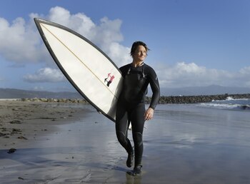 Bianca Valenti, una de las surfers que más lucho para que las mujeres puedan competir en este deporte (AP)