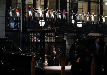 Personal de seguridad resguarda el