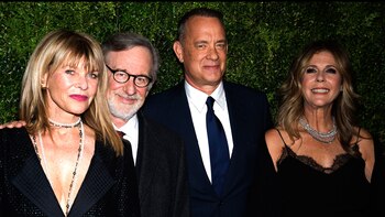 Tom Hanks junto a su