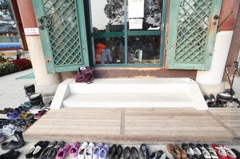 Padres de jóvenes surcoreanos rezanpara