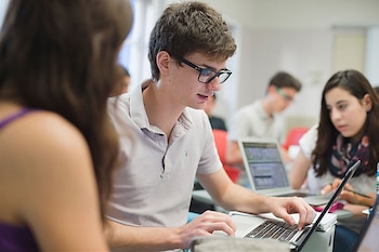 Muchos jóvenes se anotan en