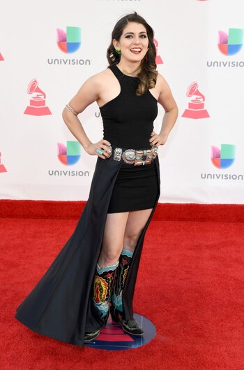 Amalia Mondragon con sus botas