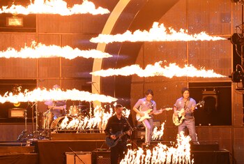 Juanes también brindó un gran