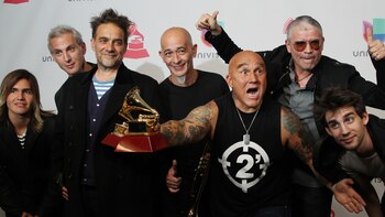 Los Fabulosos Cadillacs posan con