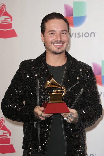 El cantante J. Balvin posa
