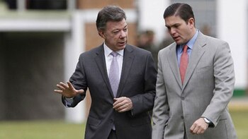 Imagen de Santos junto a