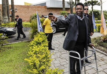 Pelé, de 76 años, volvió