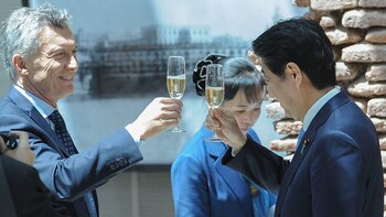 El presidente Macri brinda con