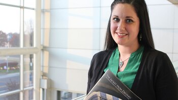 Jillian Eisman posa con su