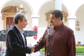 Nicolás Maduro con el ex jefe del Gobierno español José Luis Rodríguez Zapatero el miércoles 23 de noviembre de 2016 en Caracas (EFE)