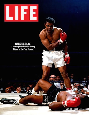 Muhammed Ali en la foto de Neil Leifer tomada el 25 de mayo de 1965, tras haber derrotado a Sonny Liston. Se la considera una de las fotos de deportes más famosas de siempre (Neil Leifer / Life)